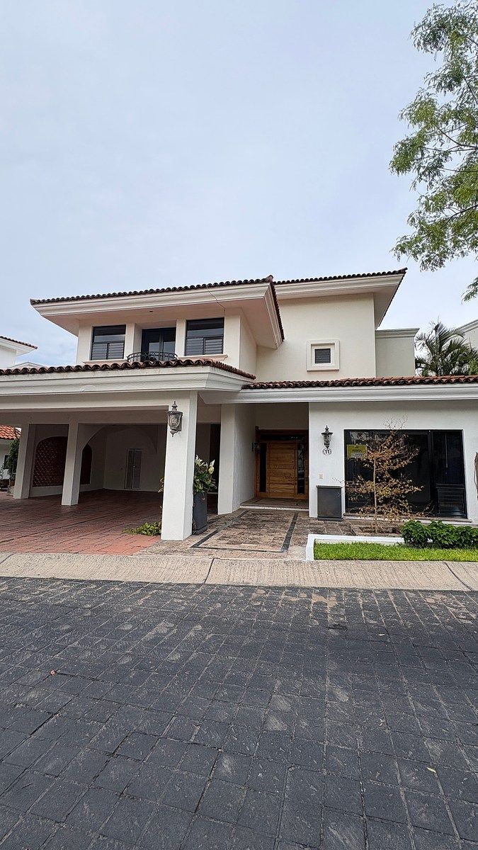 House in Gated Community in Colinas de San Javier, Guadalajara, photo 2 of 34