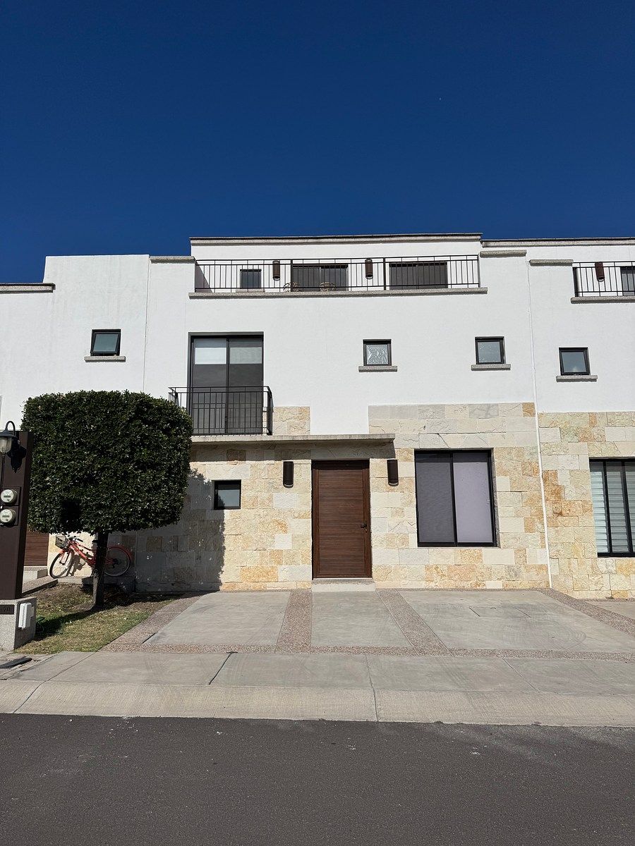 CASA EN VENTA EN CONDOMINIO TORRE DE PIEDRA, EL REFUGIO, foto 1 de 28
