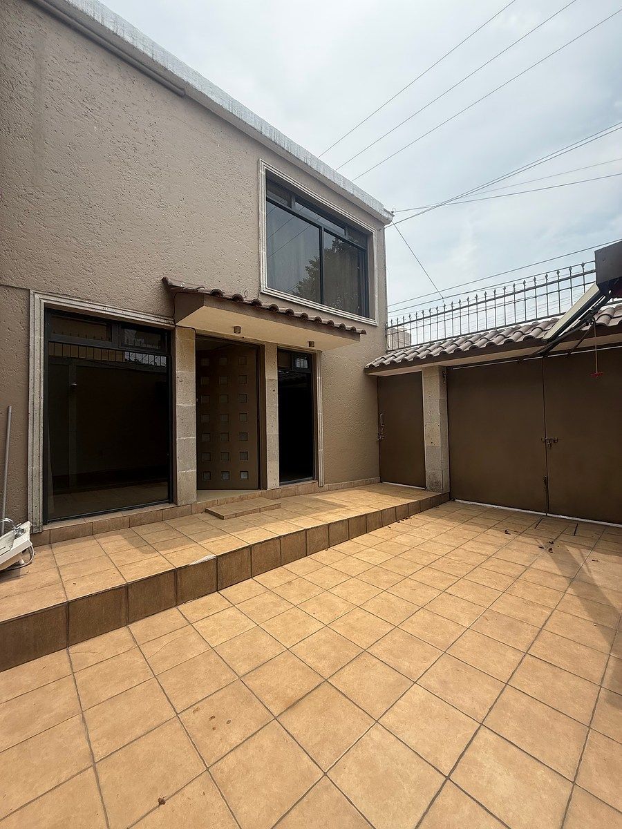 House in Ciudad Satélite, Naucalpan de Juárez, photo 3 of 35