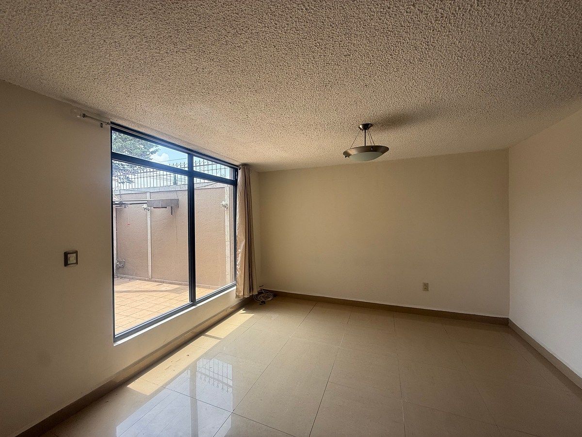 House in Ciudad Satélite, Naucalpan de Juárez, photo 7 of 35