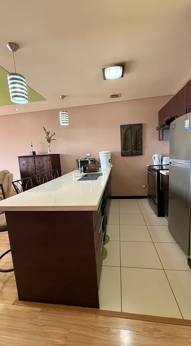 APARTAMENTO AMUEBLADO EN RENTA | TORRE 14, ZONA 14 - Miniatura 2