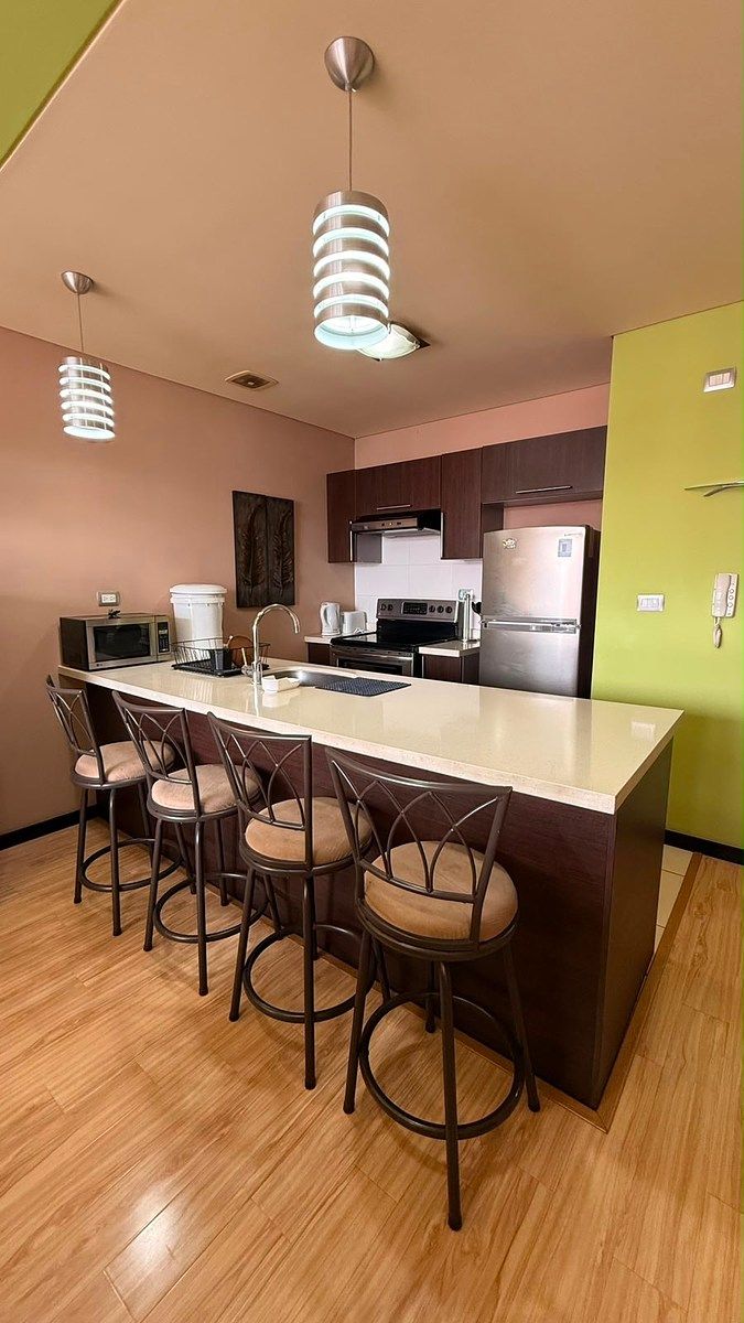APARTAMENTO AMUEBLADO EN RENTA | TORRE 14, ZONA 14 - Image 1