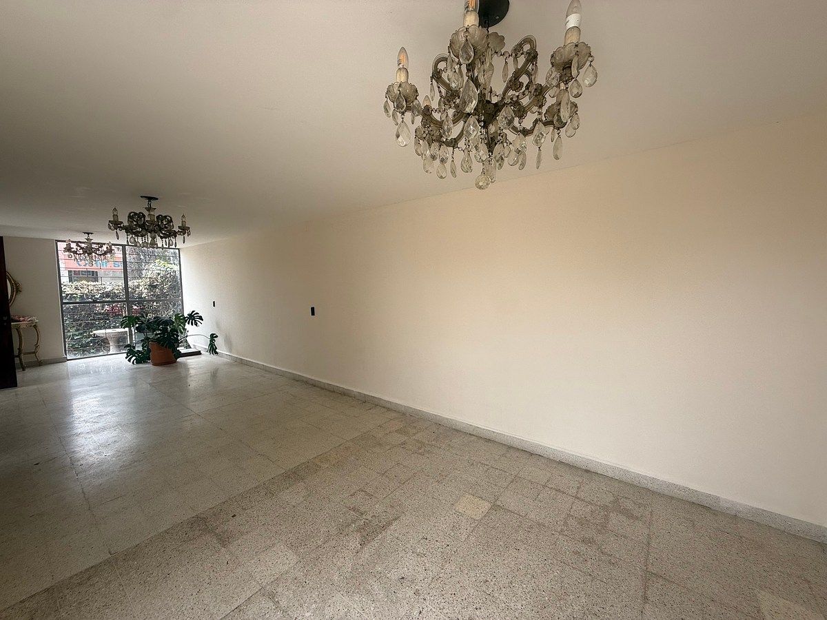 House in Ciudad Satélite, Naucalpan de Juárez, photo 6 of 29