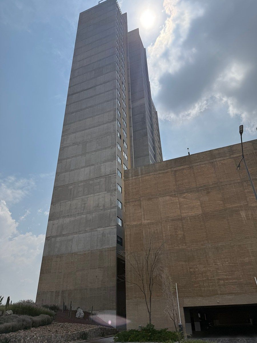 RENTAL APARTMENT IKANI TOWER JURIQUILLA, photo 1 of 5