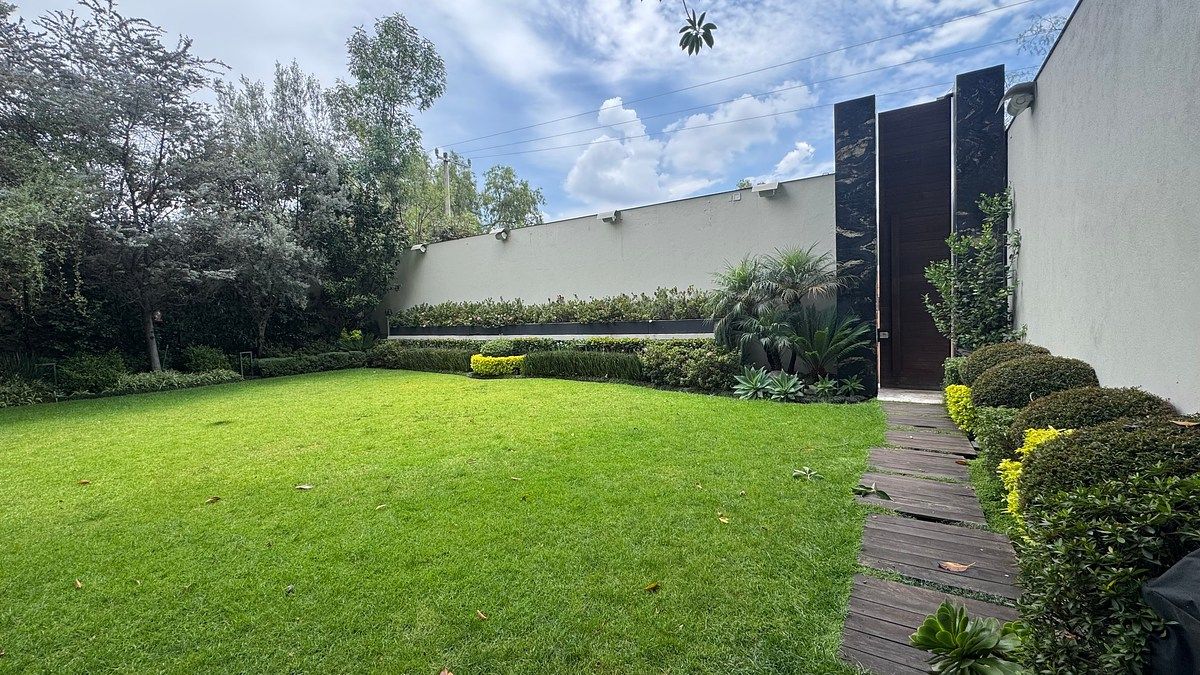 Increíble jardín con doble entrada, photo 1 of 37