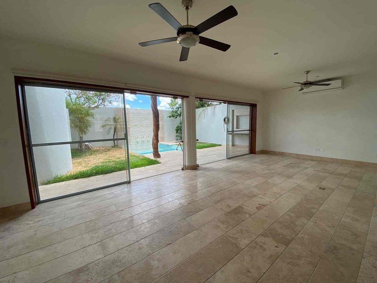 Casa de 3 recámaras, con piscina y cuarto de servicio, dentro de privada., foto 1 de 23