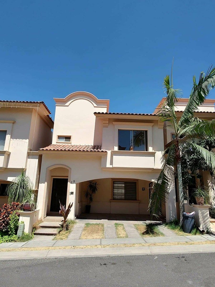 Villa California casa en venta, photo 1 of 18