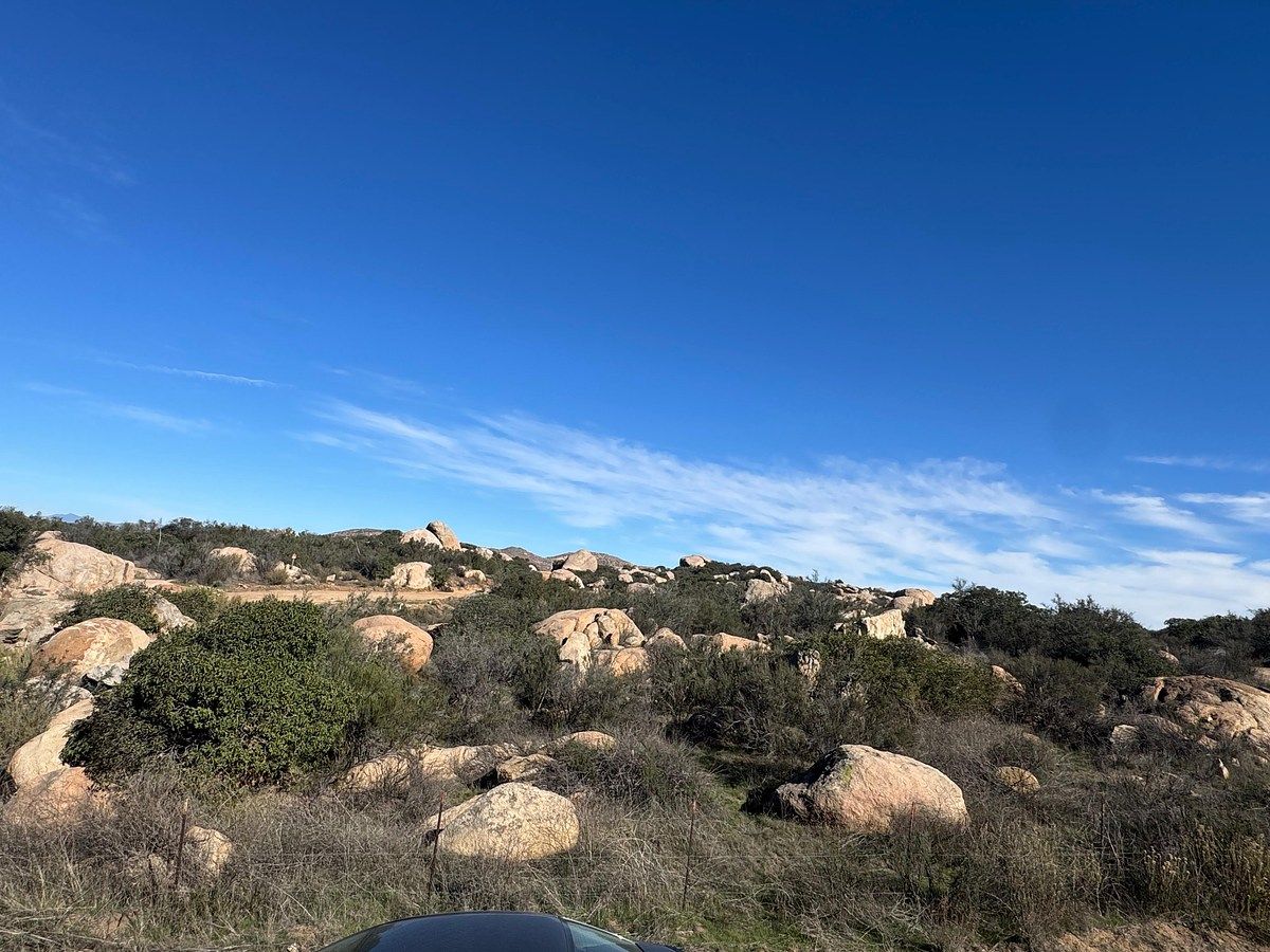 Boulder View Homesite in Rancho Tecate, foto 1 de 4