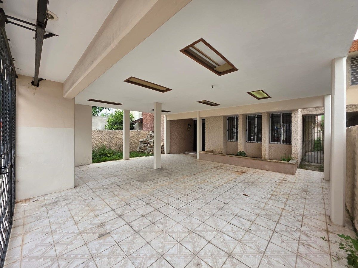 CON UBICACIÓN COMERCIAL Casa en venta, con accesoria, cerca de Altabrisa, Mérida - foto 3