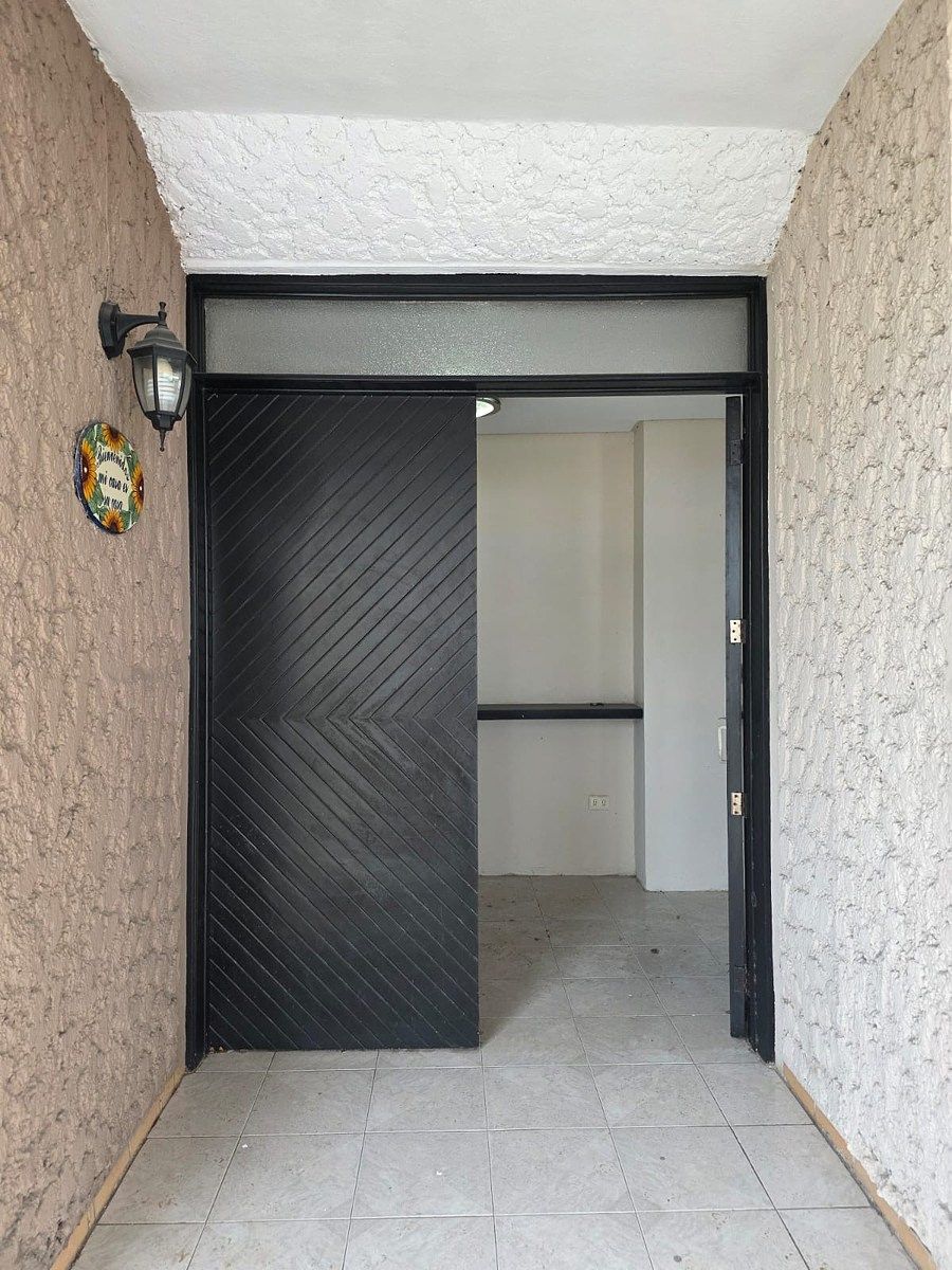 CON UBICACIÓN COMERCIAL Casa en venta, con accesoria, cerca de Altabrisa, Mérida - foto 4