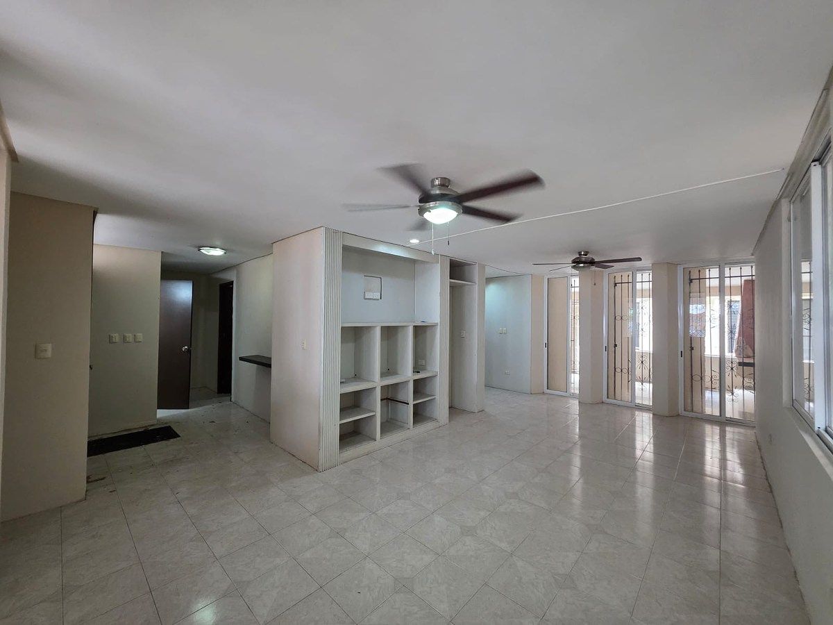 CON UBICACIÓN COMERCIAL Casa en venta, con accesoria, cerca de Altabrisa, Mérida - foto 5