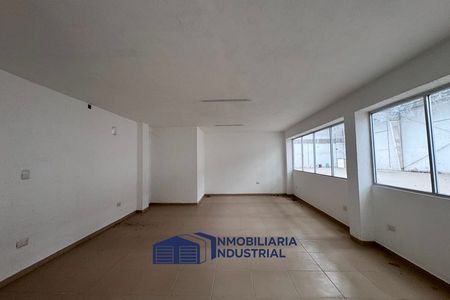 RENTA DE BODEGA DE 990 M2 EN UMAN CERCANA A PERIFERICO SURPONIENTE