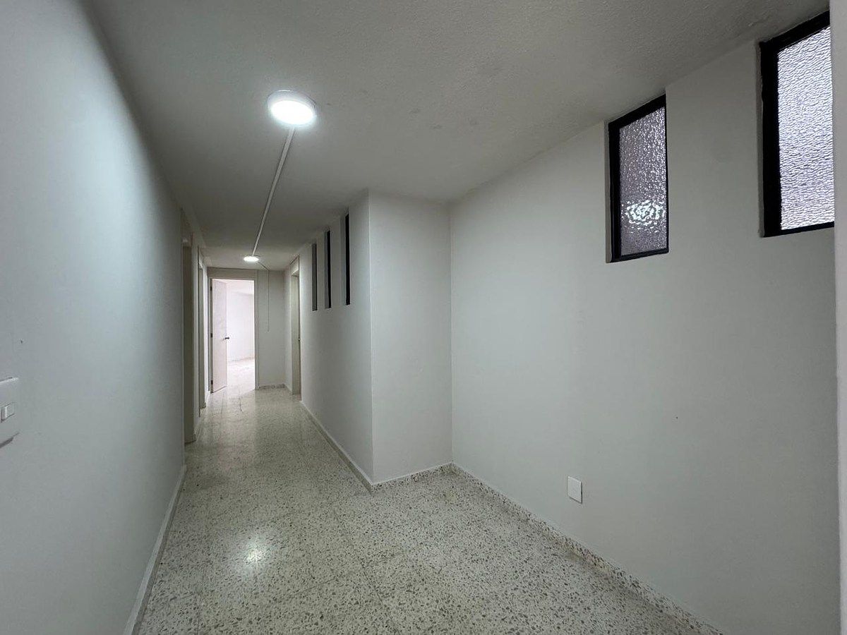 pasillo hacia las habitaciones, foto 4 de 19