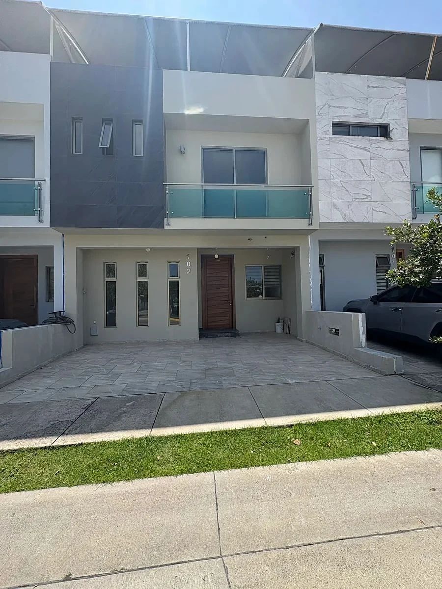 Casa en venta en la Cima con Roof y 5 Recámaras, foto 1 de 23