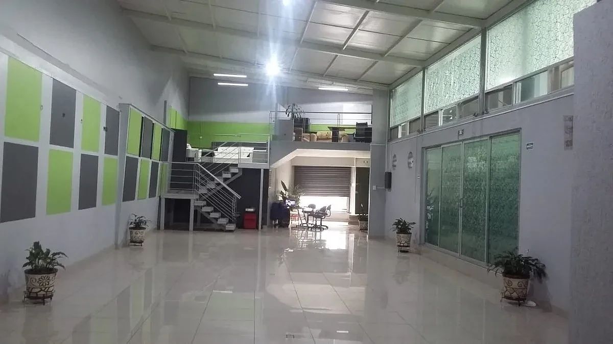 Local para salón de eventos o uso comercial, foto 1 de 2