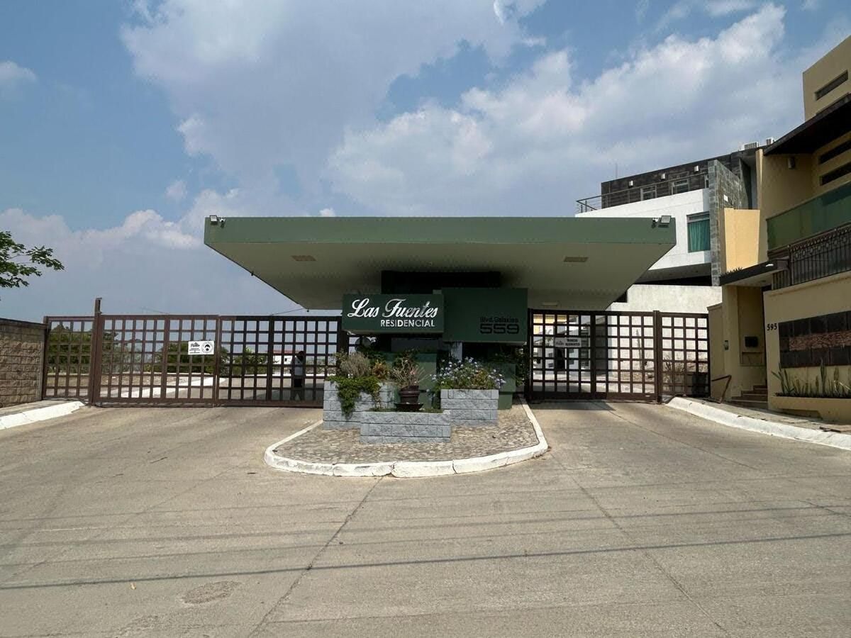 Departamento amplio en renta (Planta Alta) en Residencial Las Fuentes, 242 m2, foto 1 de 38
