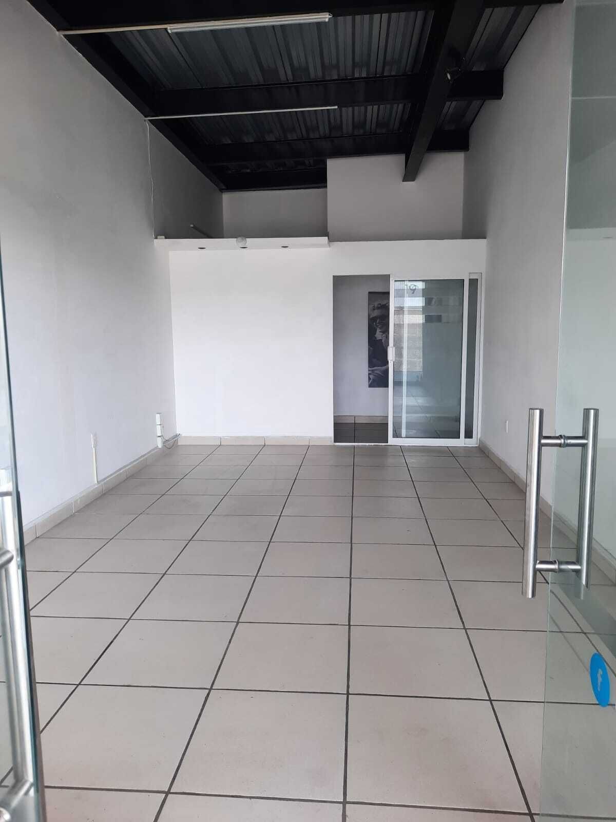 Local comercial en Ladrón de Guevara, Guadalajara, foto 5 de 10
