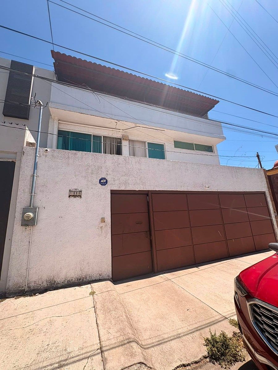 Casa con uso de suelo en venta, Jardines Del Bosque, Guadalajara | CCV-2323, foto 1 de 33