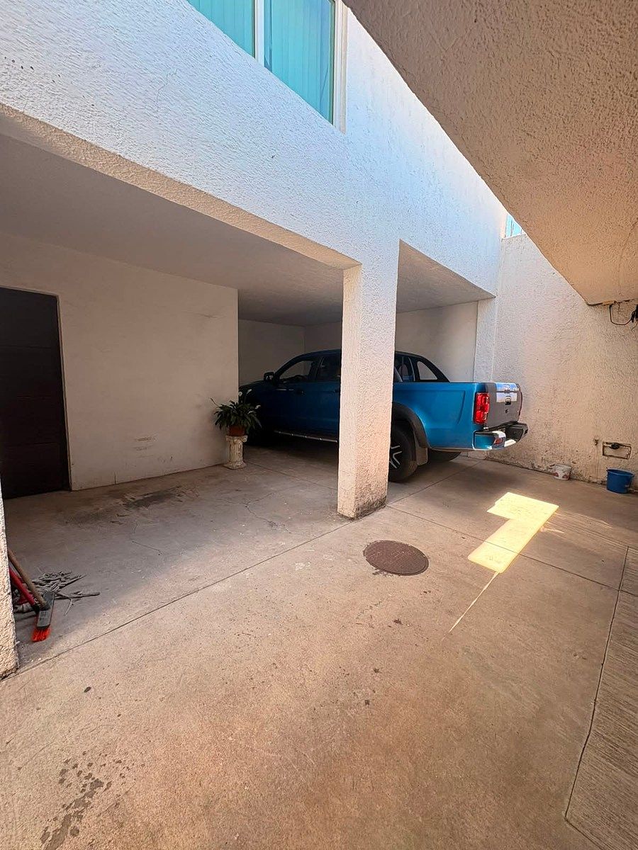 Casa em Jardines del Bosque Norte, Guadalajara, foto 2 de 33
