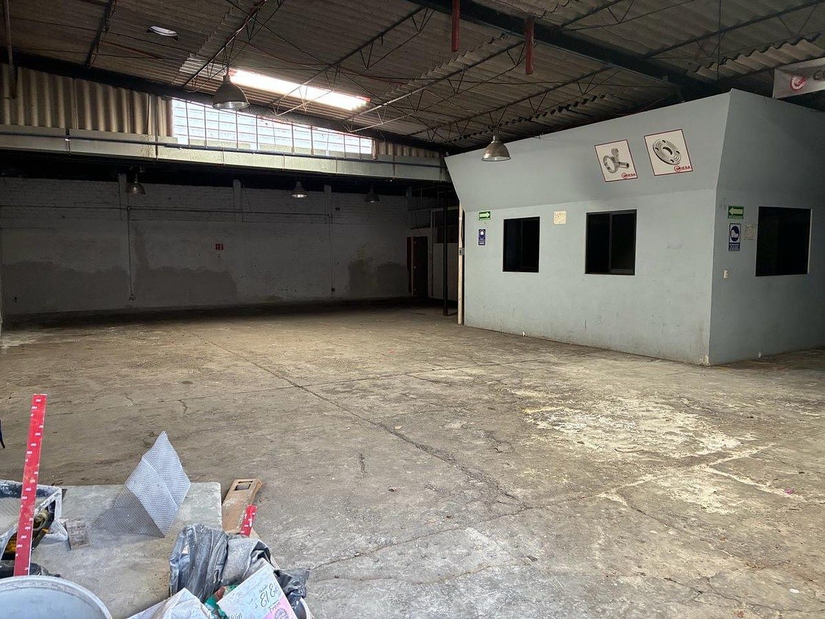 BODEGA CON OFICINAS EN RENTA, foto 1 de 17