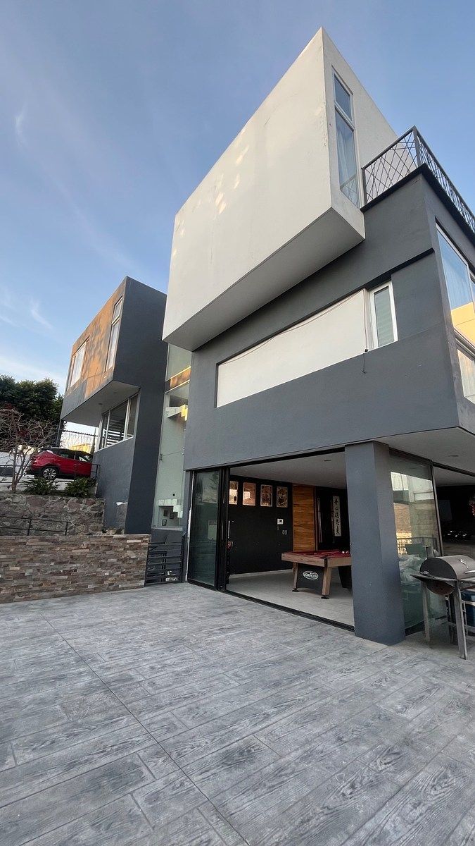 HOUSE FOR SALE IN BUGAMBILIAS, photo 1 of 30