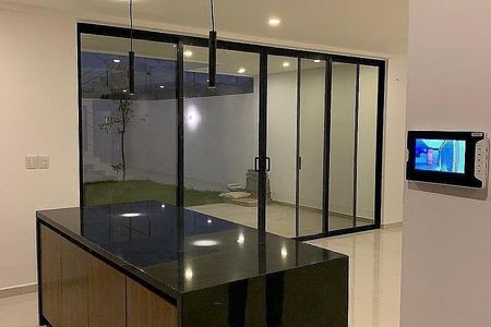 Residencia Contemporánea en Cumbres Del Lago en venta