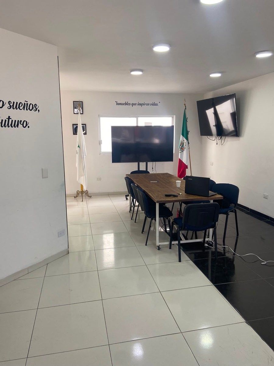 OFICINA SOBRE AVENIDA COLOSIO, foto 1 de 7