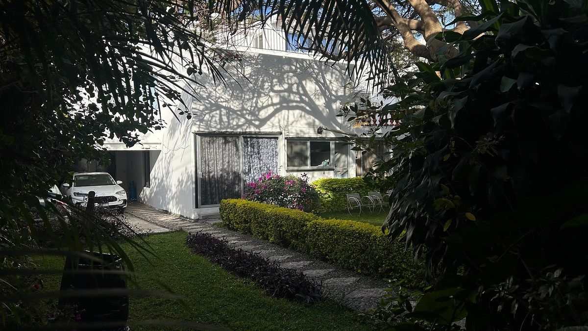 Excelente propiedad con 8 departamentos, foto 1 de 9