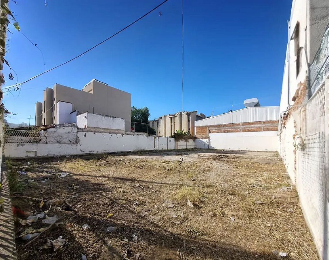 Terreno en venta en Jardines del Bosque, foto 1 de 4