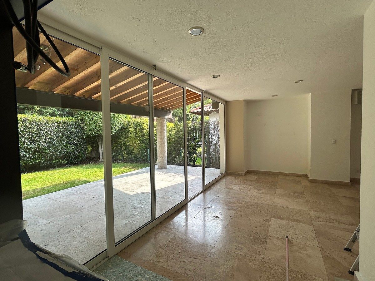 Hermosa Casa/ Lomas del Campanario, foto 1 de 20