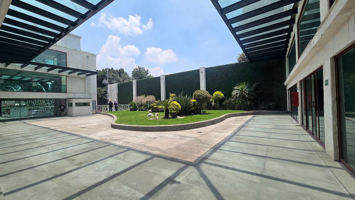 Plaza comercial uso de suelo Comercial /Hospital. Zona Sur. Tlalpan., foto 1 de 33
