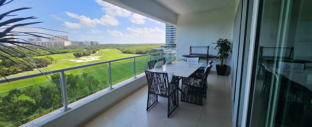 Departamento en Renta en Isola Cancún Vista al Campo de Golf y Amenidades, foto 1 de 12