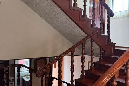 Excelente casa en venta, ubicada en calle cerrada con acceso controlado