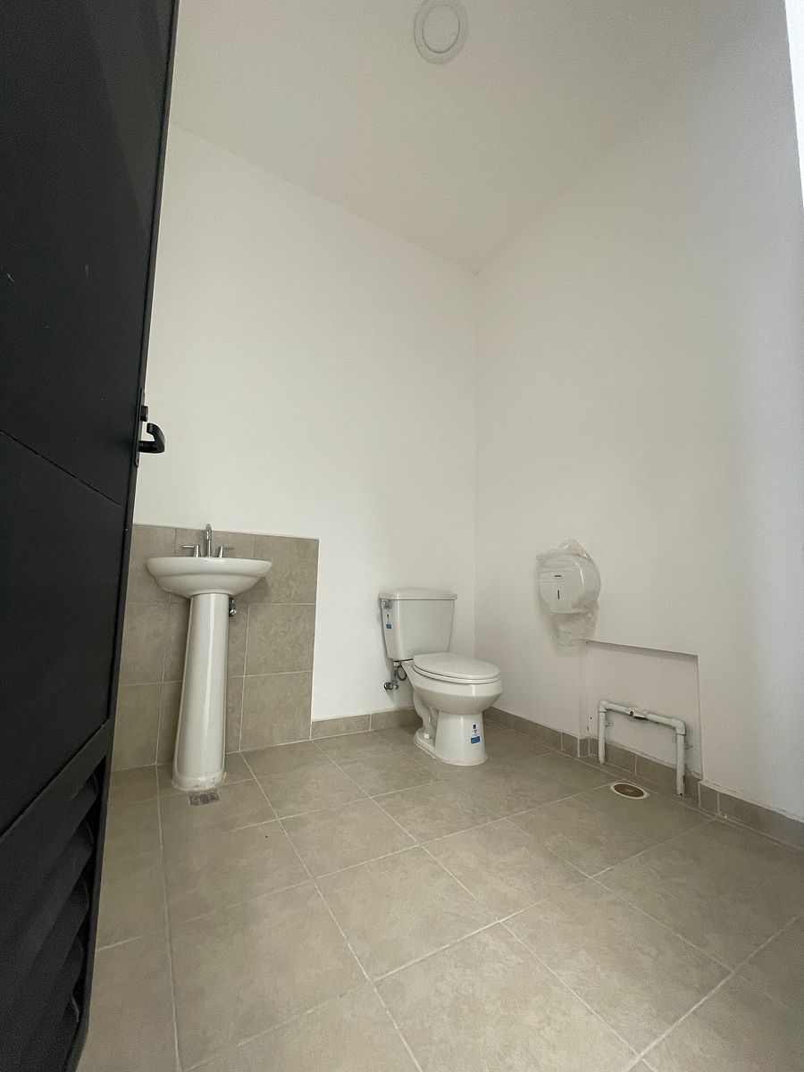 Baños, photo 9 of 20