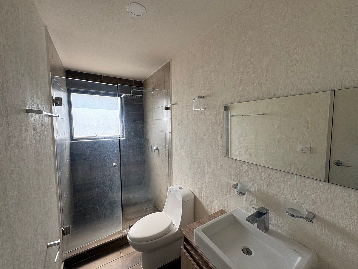 Baño principal, foto 10 de 12