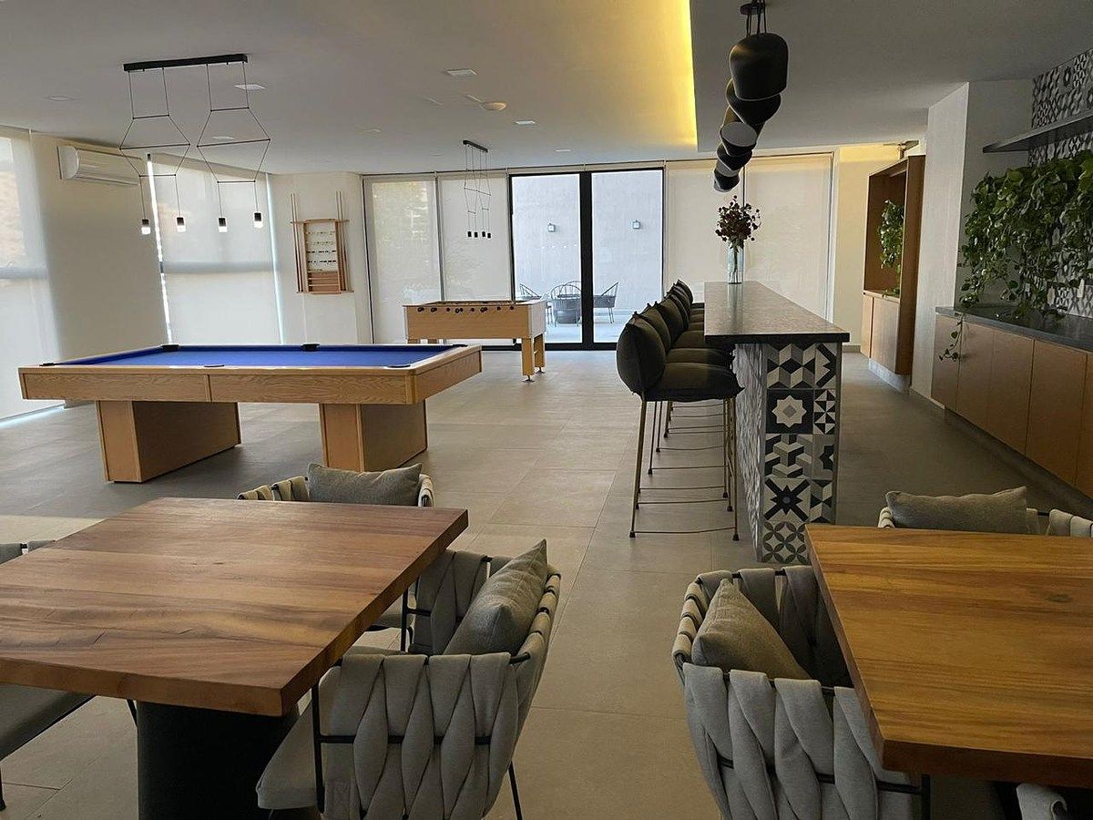 Salón de juegos con amplia terraza al fondo en piso 4, foto 9 de 9