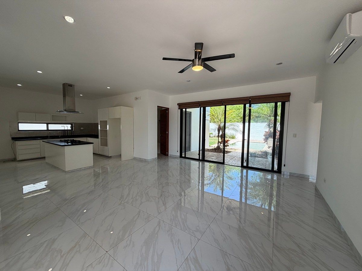 Sala, comedor y cocina, photo 2 of 16