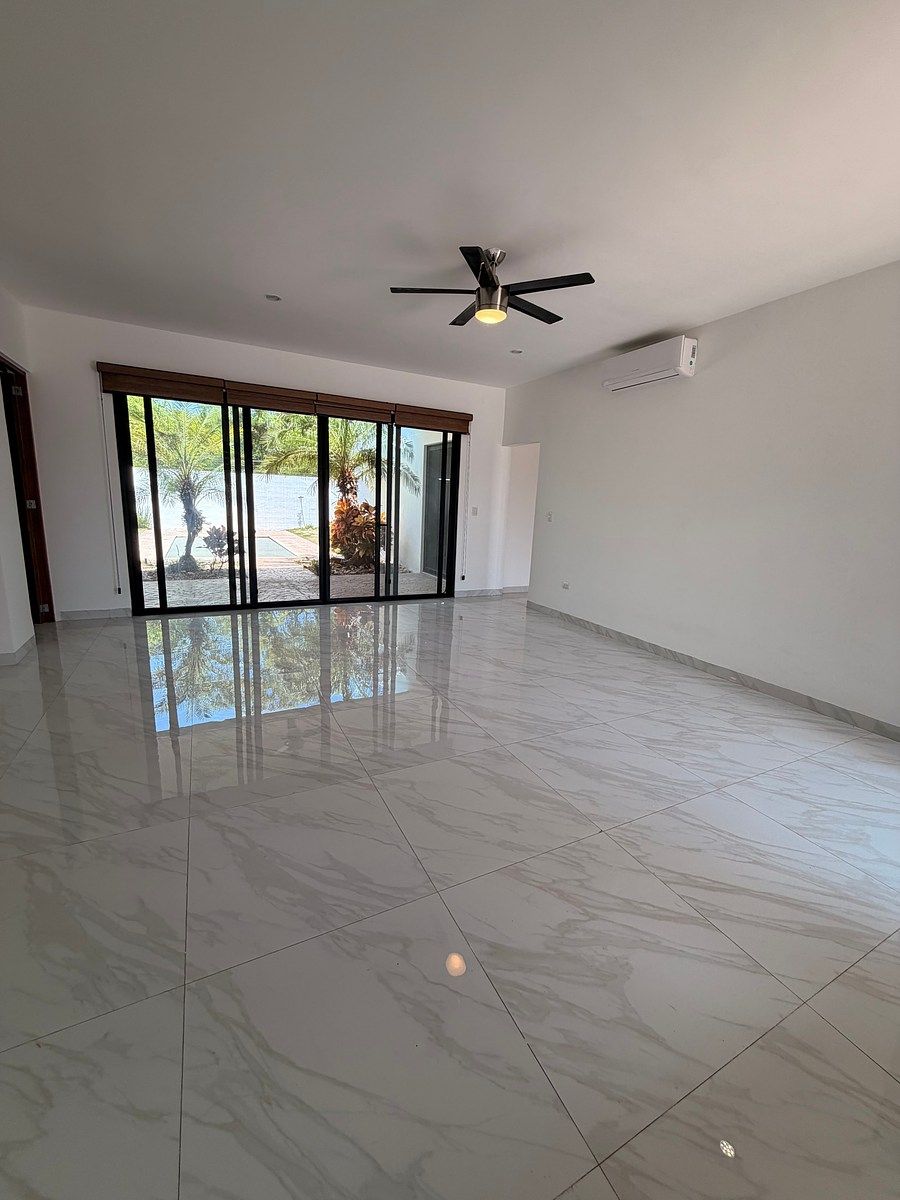 Sala y comedor, photo 9 of 16
