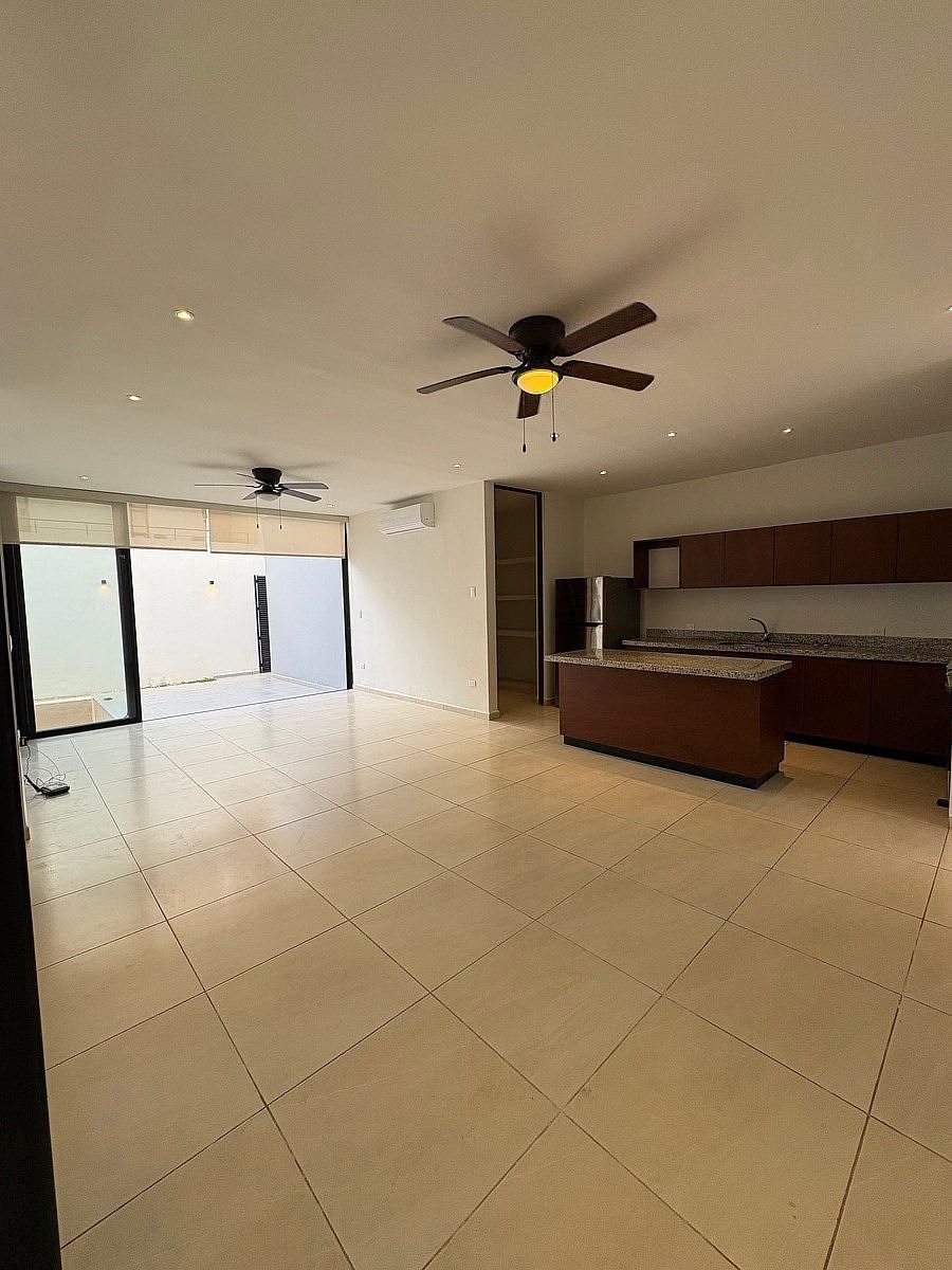 ITMLS RENTA Casa  2 pisos-3 recámaras Temozón Norte, foto 1 de 22