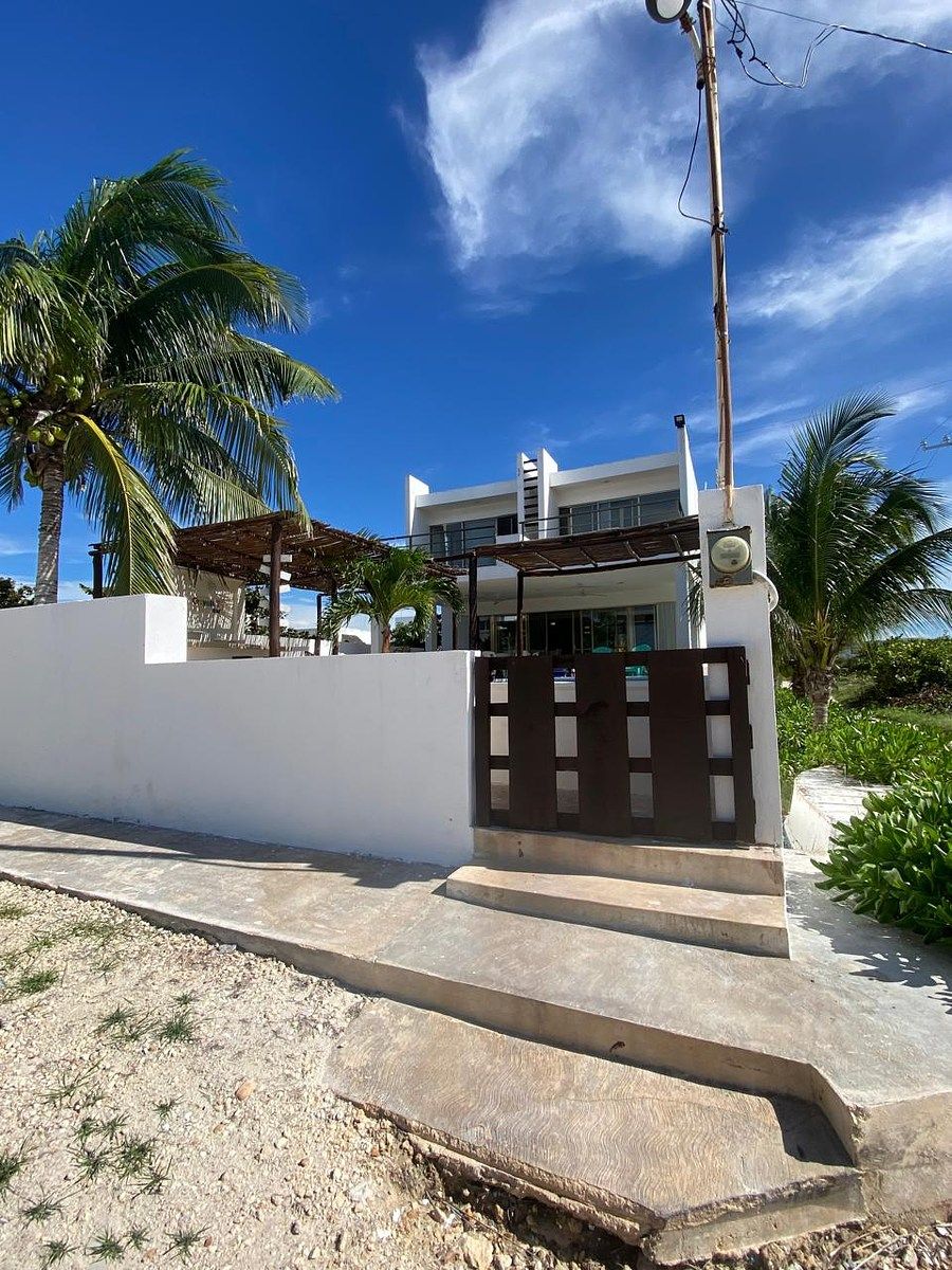 Casa en venta en la playa San Benito, foto 1 de 25