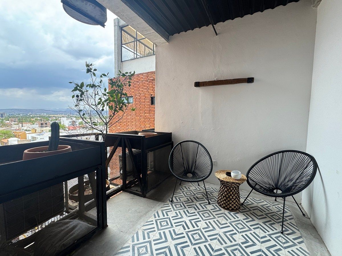 Furnished apartment in Amaité tower, photo 1 of 17
