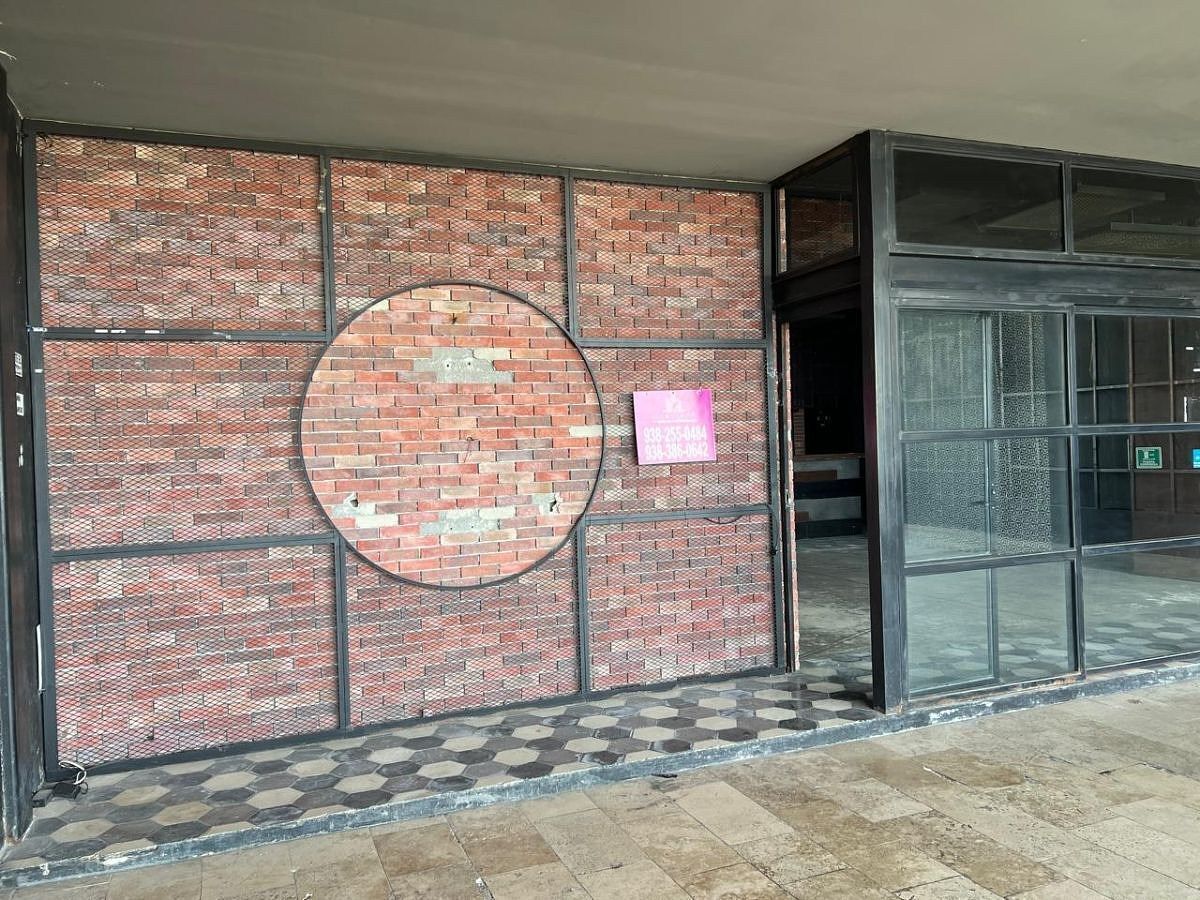 LOCAL COMERCIAL EN AVENIDA GARCIA LAVIN, foto 1 de 21