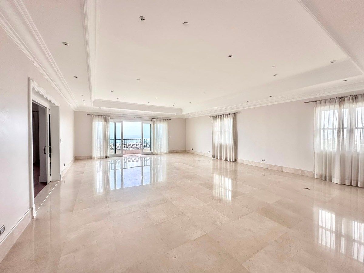 AMPLIO APARTAMENTO DE LUJO CON IMPRESIONANTES VISTAS AL MAR EN ALQUILER, foto 1 de 15