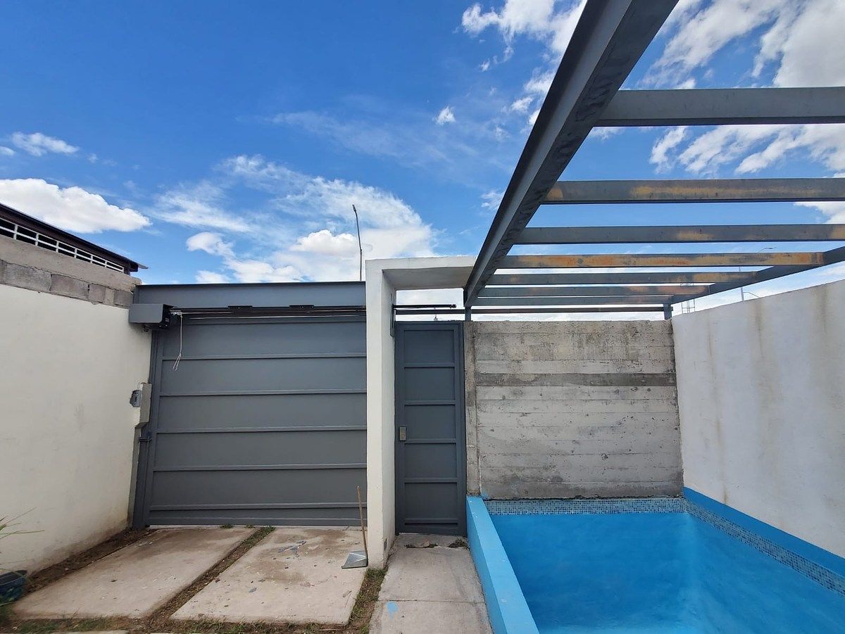 Casa con alberca, foto 1 de 21
