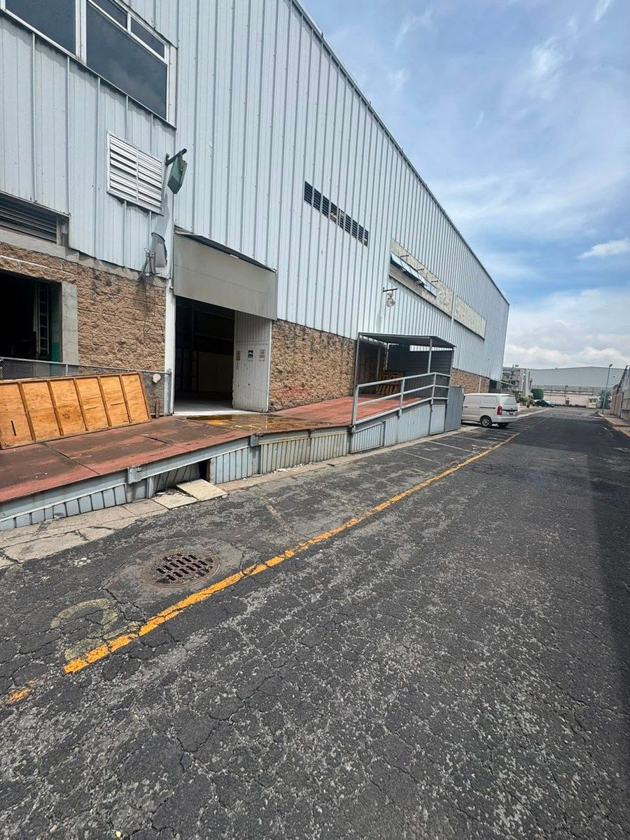 SE RENTA BODEGA 1,300 M2 UBICADA EN TLALNEPANTLA, foto 1 de 14