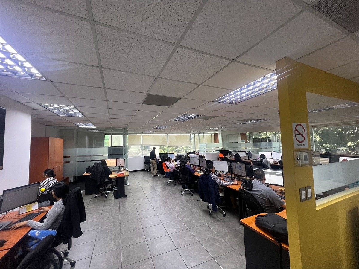 Oficina en Venta – Dubai Center, Zona 10 - Image 1