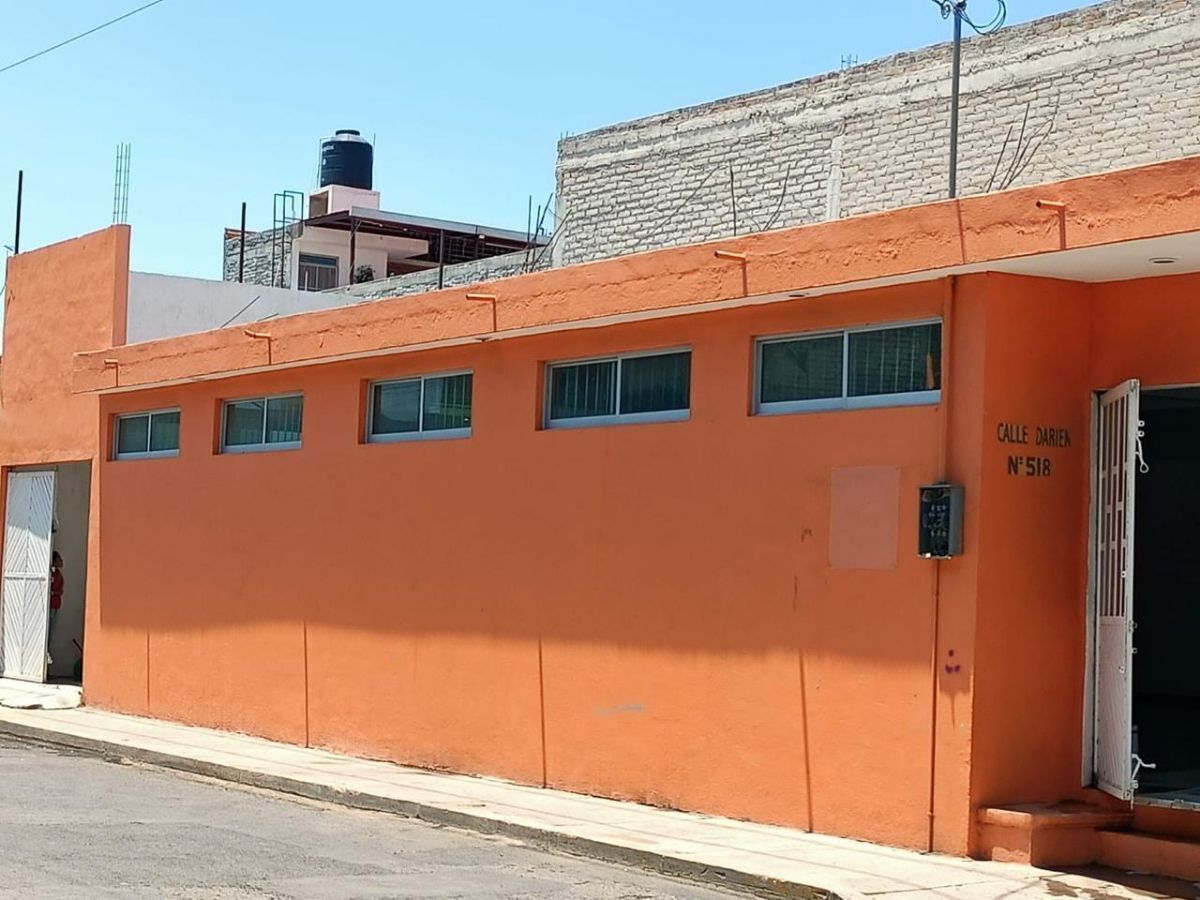 Bodega/ Local Comercial en Venta en las Américas sobre Av. principal.