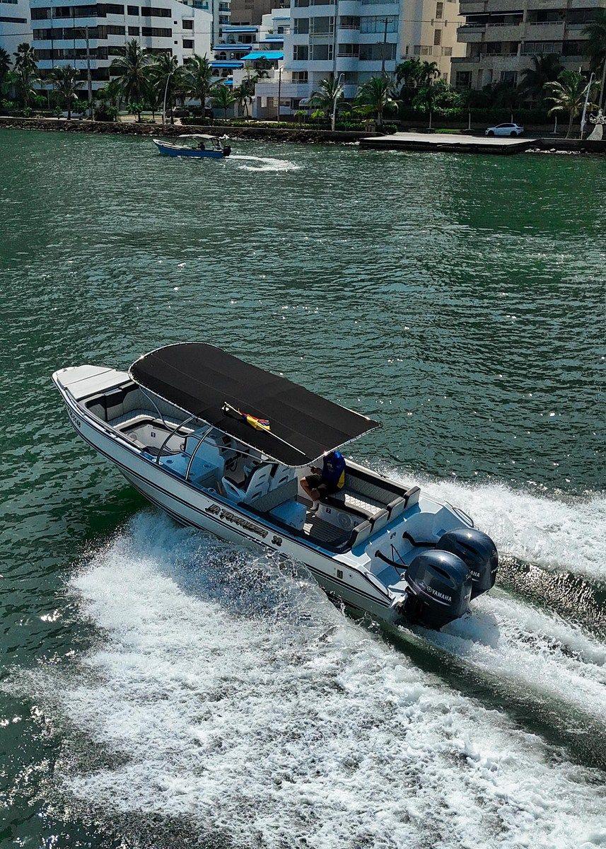 LA FORTALEZA BOTE 29 Ft, foto 1 de 18