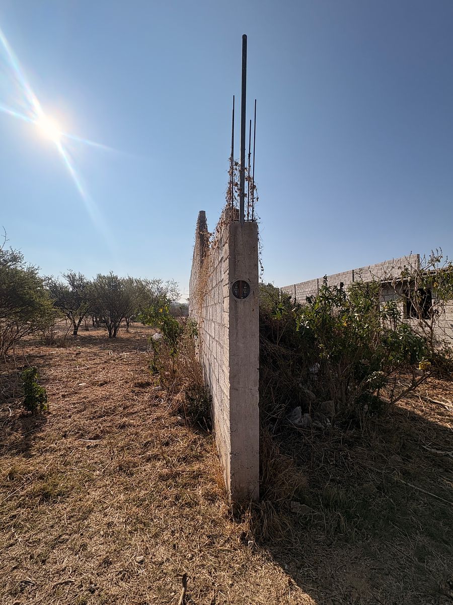 terreno con bardeado, photo 1 of 10
