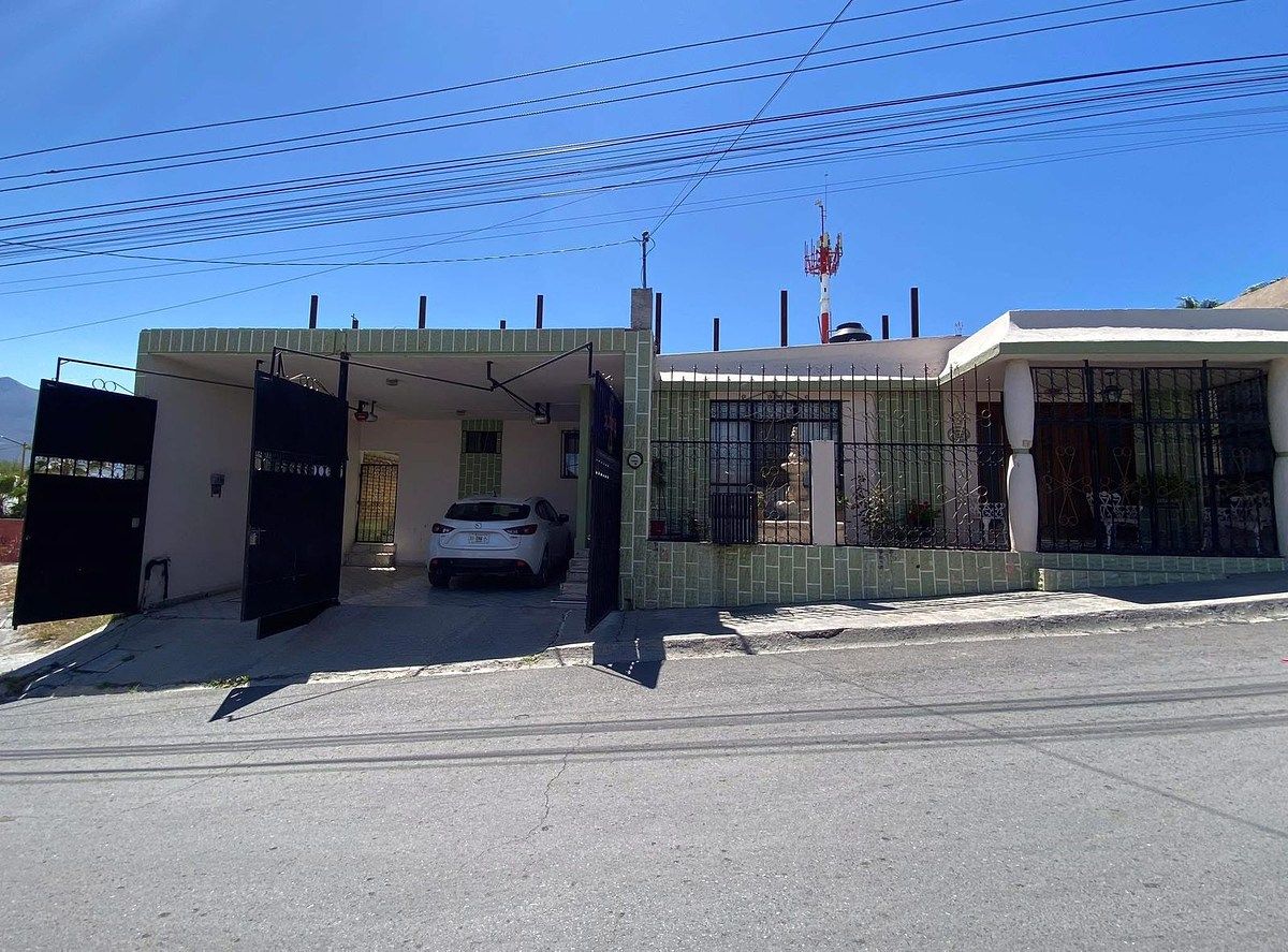 CASA EN VENTA UN PISO AL SUR DE LA CIUDAD, foto 1 de 16